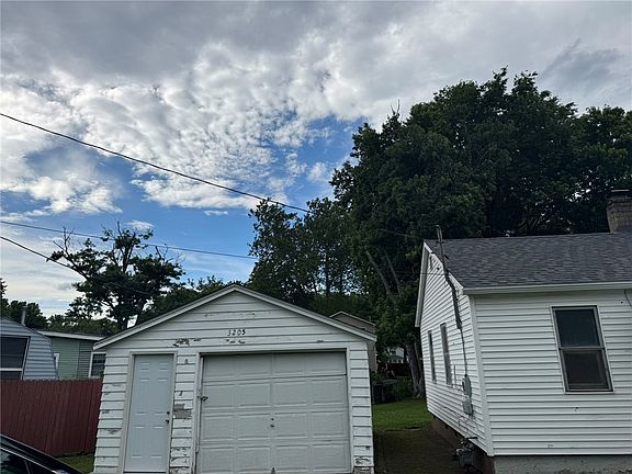 2nd image of 3205 Shadyview Rd