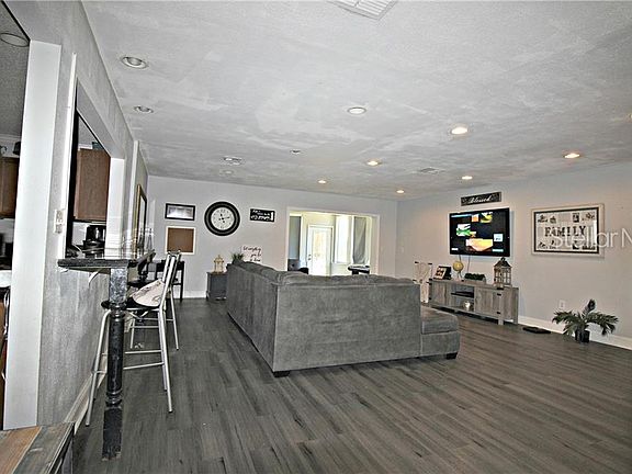 3rd image of 4832 Edmund Ct