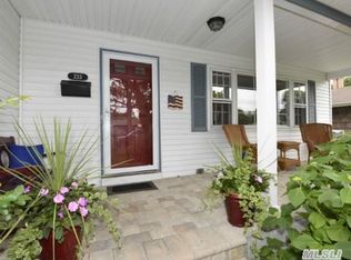 233 Cambon Ave, Saint James, NY 11780