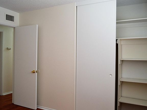 4th image of 37154 Camarillo Ave