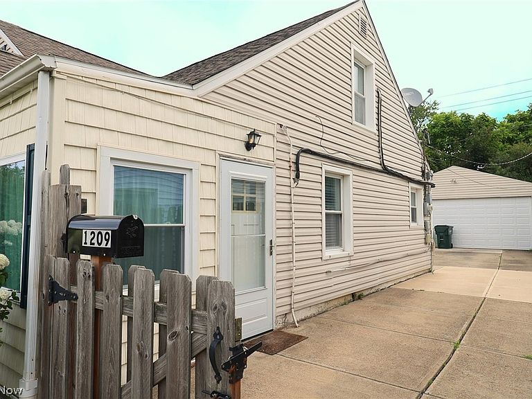 Listing photo 3