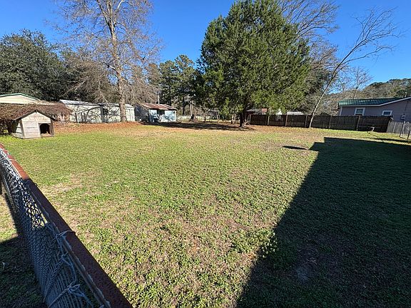 3rd image of 1002 Poplar St