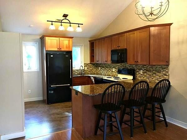 1st image of 14 Fensmere Ave #14