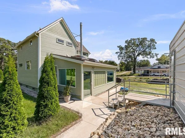 703 S Washington St, Kewanee, IL 61443