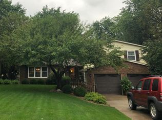 901 Fawn Dr, Mahomet, IL 61853