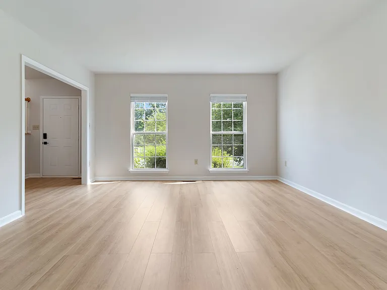 2427 Grantham Ct — Photo 7