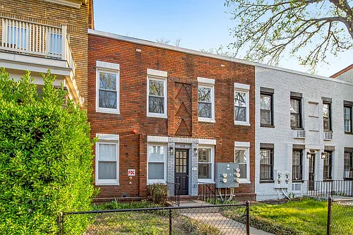 1428 A St SE #2 Photo 1