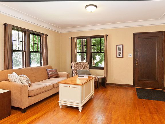 3rd image of 1015 26th Ave SE #B