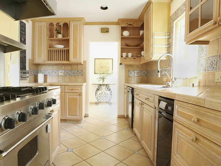 146 N La Peer Dr — Photo 42