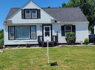 396 Fairway Blvd, Eastlake, OH 44095
