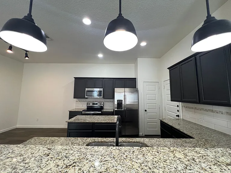 2243 Avery Vlg — Photo 12