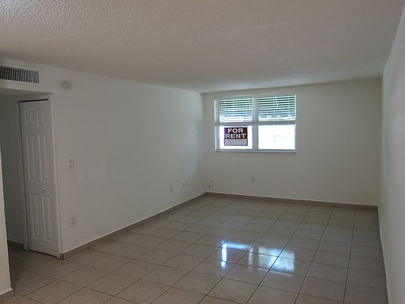 2nd image of 666 W 81st St APT 219