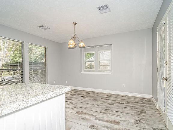 5th image of 4006 Oak Gardens Dr