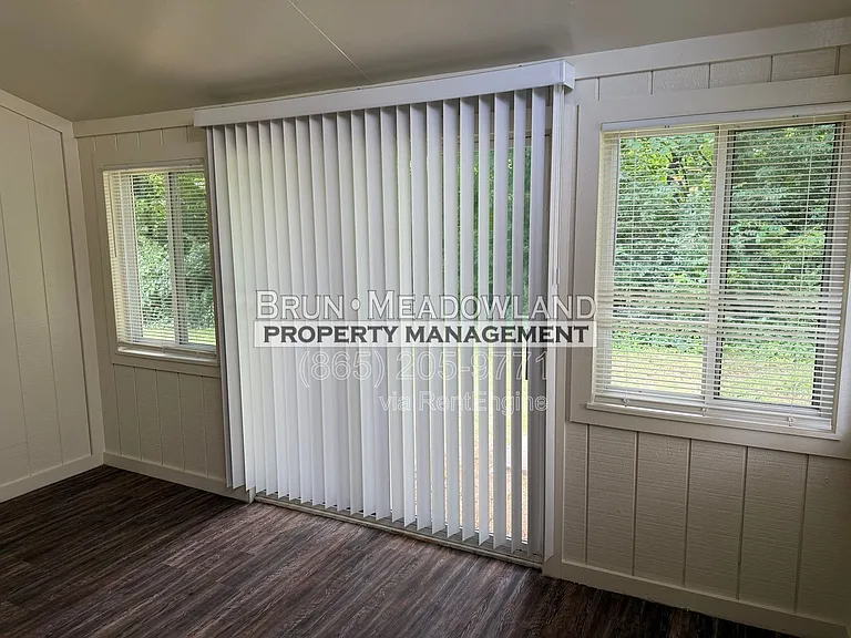 10409 Victoria Dr #D — Photo 15