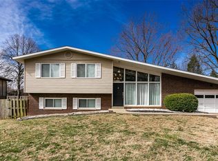 117 Twin Lake Dr, Swansea, IL