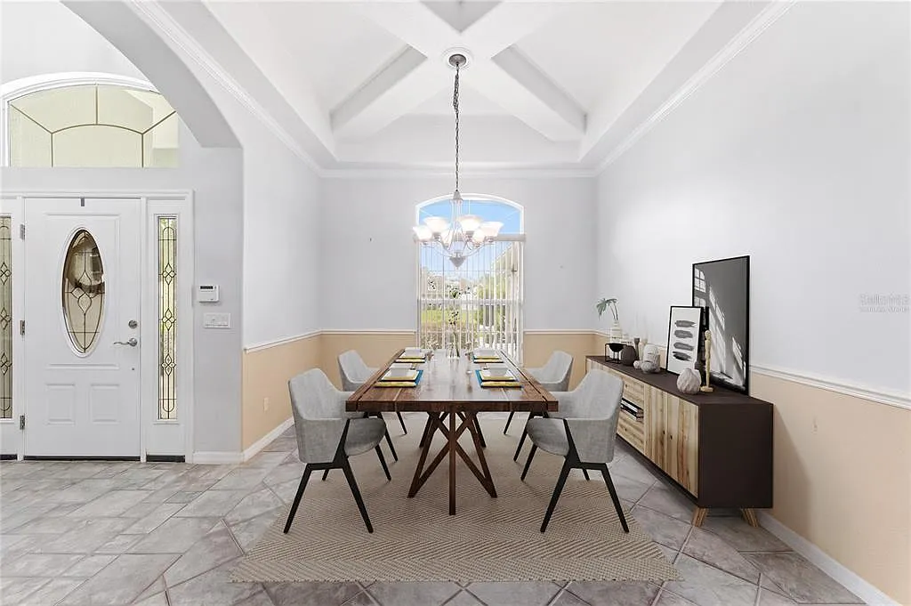 4 bed, 2.0 bath, 2501 sqft, $3,900 — Photo 4