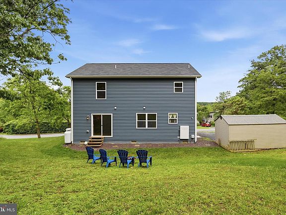 3rd image of 200 Fairway Cir