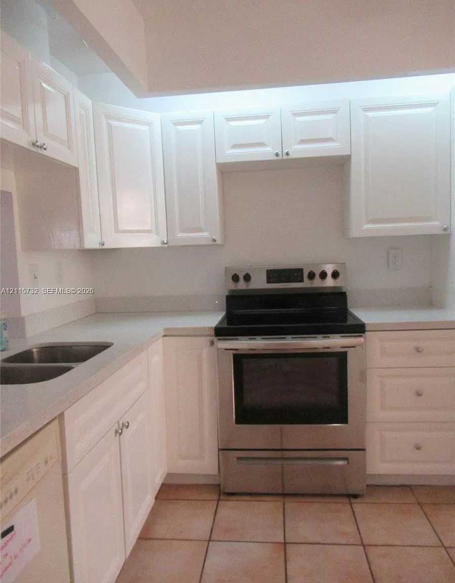 Elan At Calusa Condo V — Photo 4
