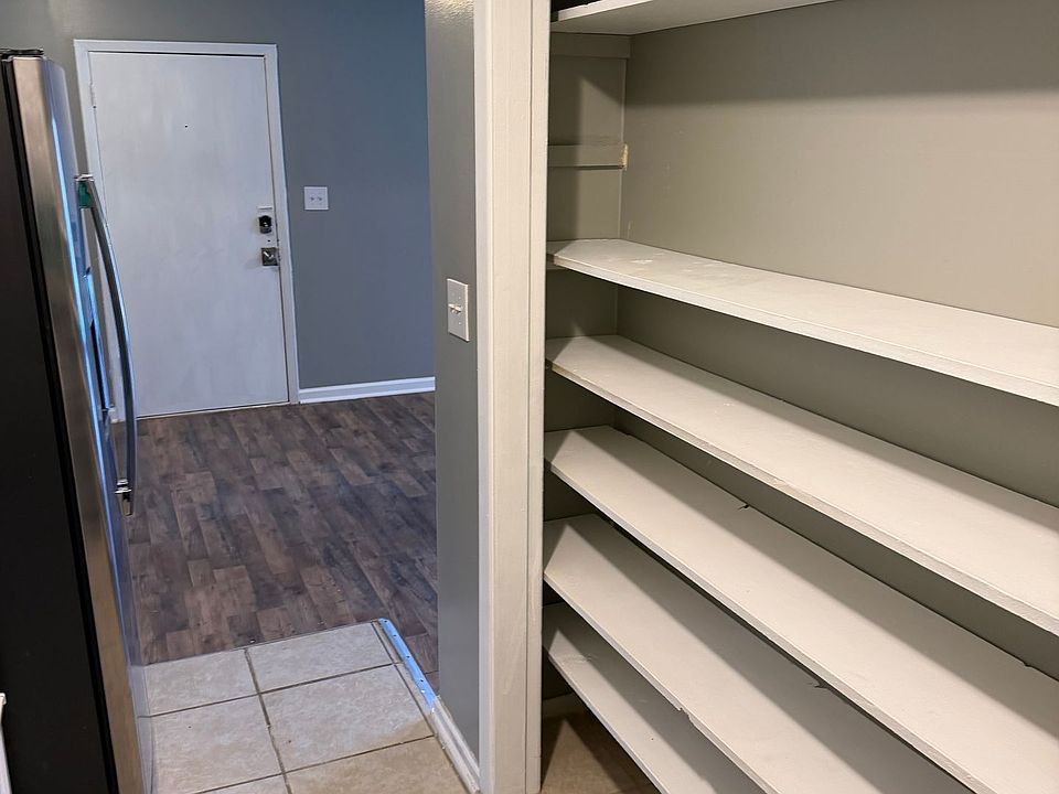 1st image of 2827 N Ohenry Blvd