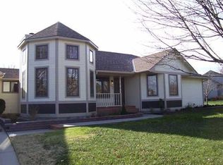 140 S Williamsburg St, Andover, KS 67002