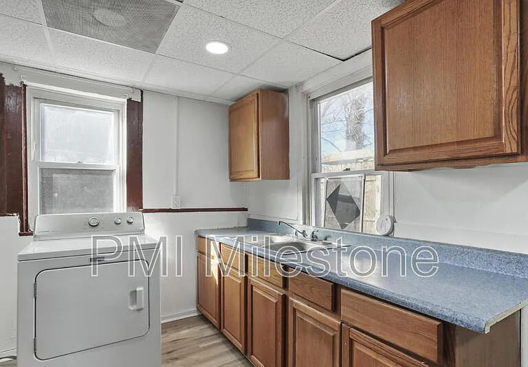 218 N College St — Photo 11