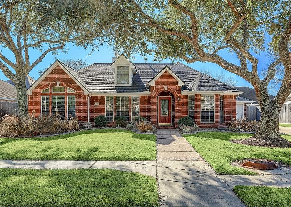 1st image of 805 Courtside Dr E