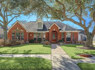 805 Courtside Dr E, League City, TX 77573