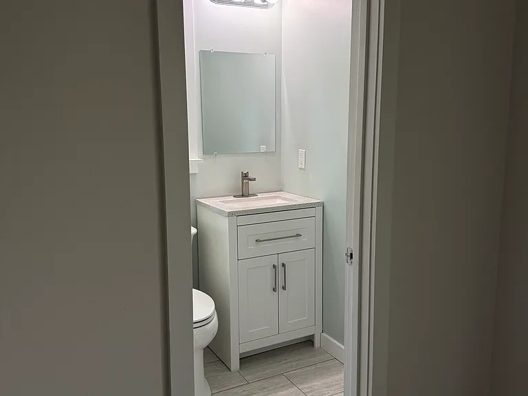 208 Chatham Ct — Photo 12