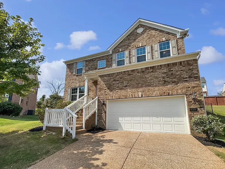 624 Stonebridge Ln — Photo 1