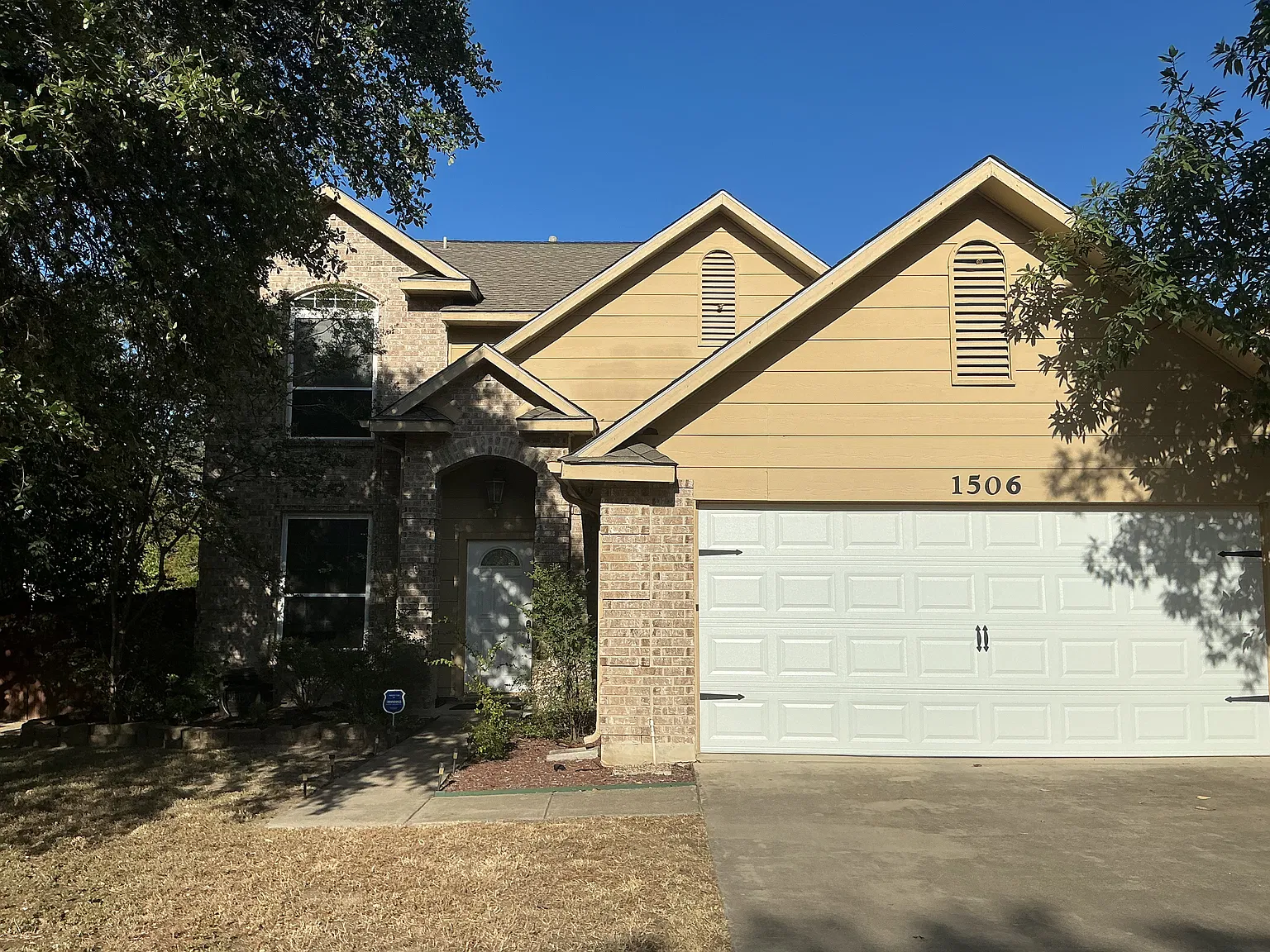 3 bed, 2.5 bath, 1955 sqft, $1,850 — Photo 2