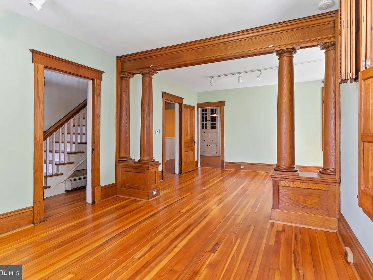 3 bed, 2.5 bath, 2310 sqft, $1,850 — Photo 4