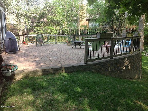3rd image of 1221 Lane Dr
