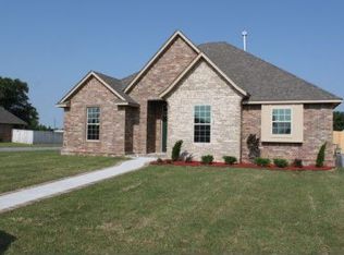 1305 Riverwind Dr, Midwest City, OK 73130