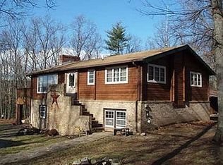 490 Clearfield Dr, Berkeley Springs, WV 25411