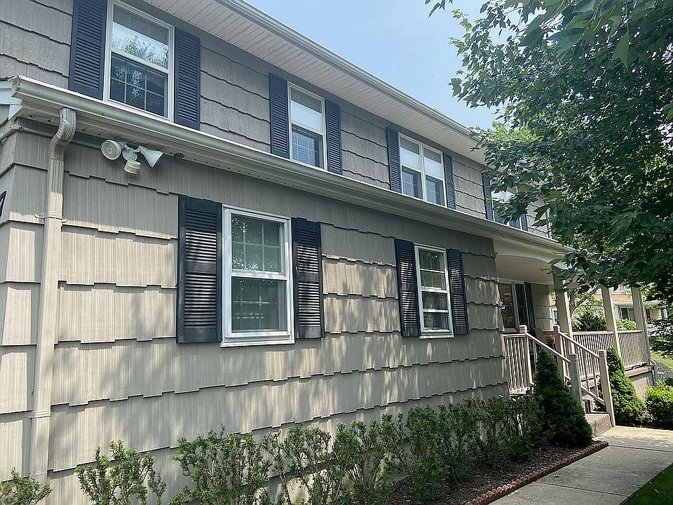 1st image of 7 Evergreen Ln