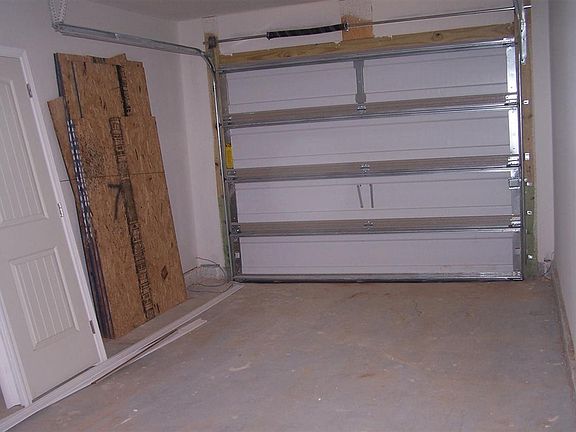 4th image of 10925 Chippewa Dr