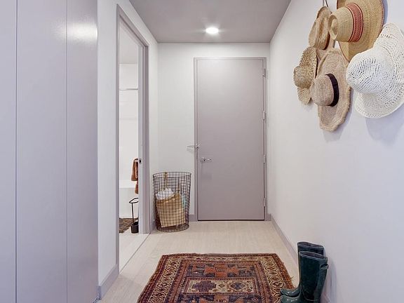 2nd image of 20 Broad St APT 1807