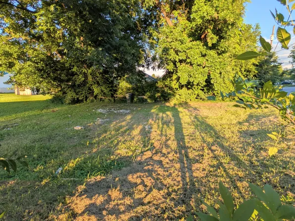 606 Railroad St, Sevierville, TN 37862