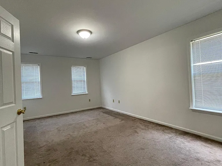 8346 Lincoln Dr — Photo 12