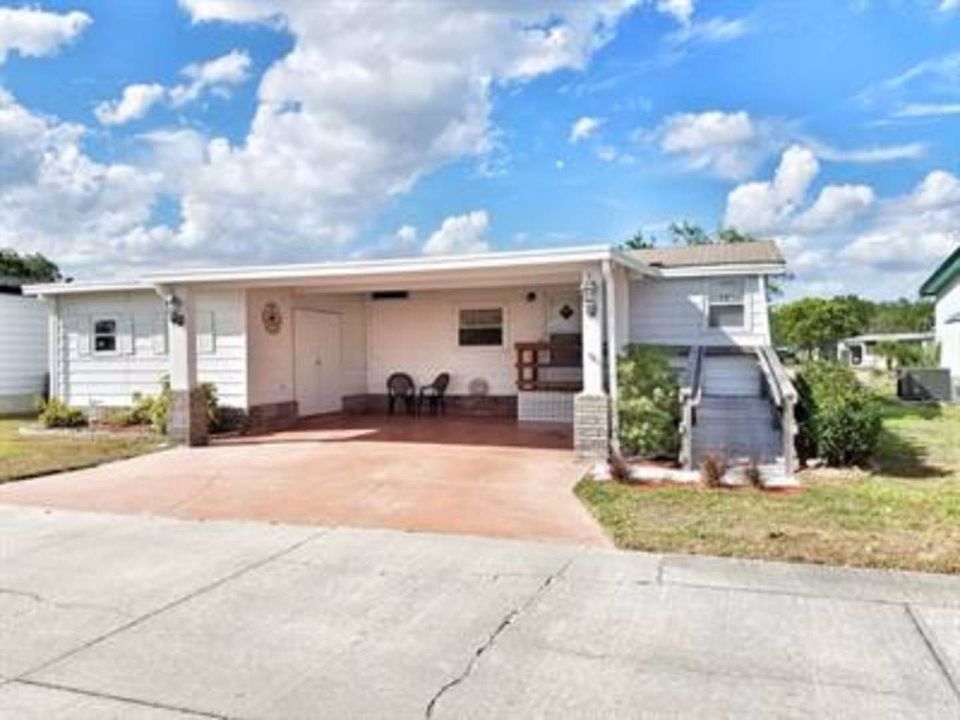 2nd image of 207 Meadow Brook Ln