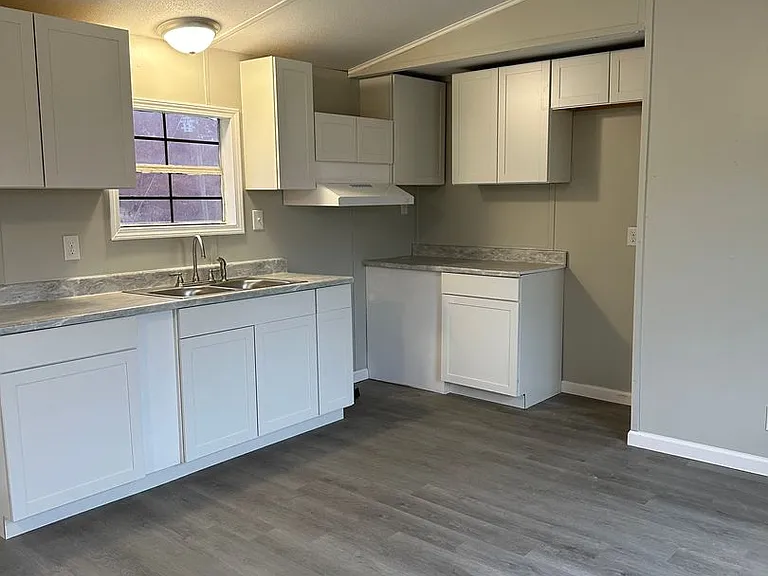 3204 Lyons Center Rd #E — Photo 1