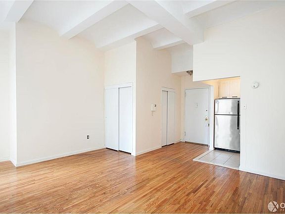 4th image of 220 Park Ave S APT 4C