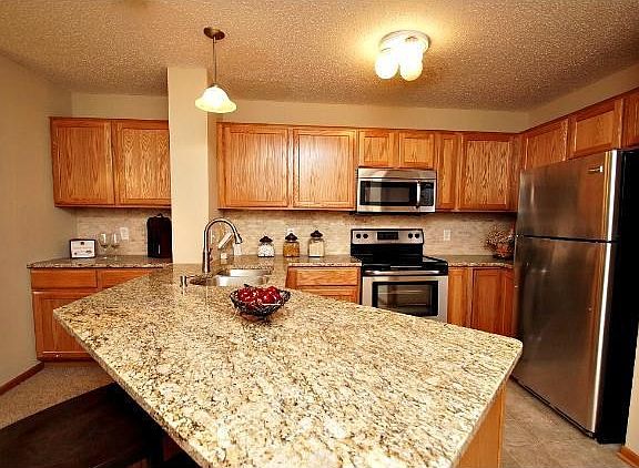 4th image of 2471 Yellowstone Dr