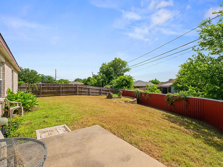 3903 Thunder Creek Dr — Photo 21