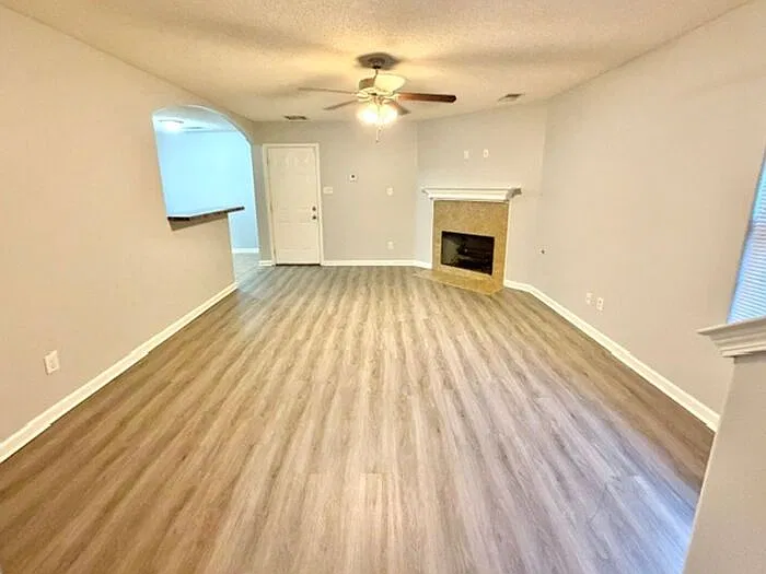 4 bed, 2.5 bath, 1512 sqft, $1,595 — Photo 2