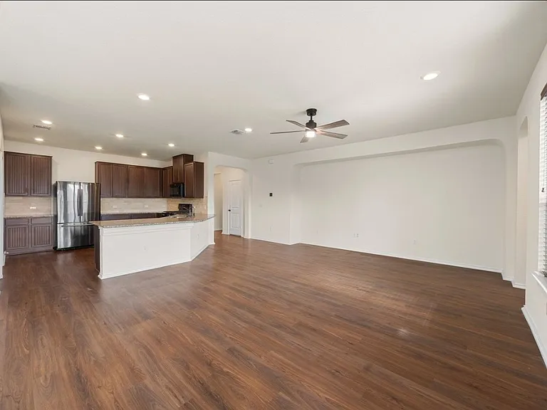 136 Vickers St — Photo 12