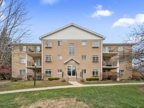 466 S President St APT 201-3, Carol Stream, IL 60188
