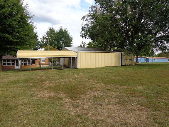 4th image of 596 Crattie Dr
