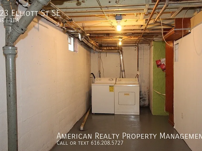 923 Elliott St SE — Photo 10