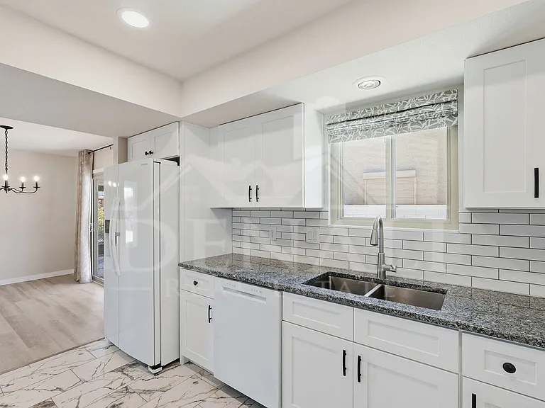 10602 E Elmhurst Dr — Photo 12